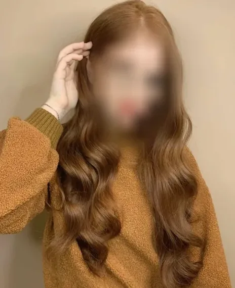 Daniela, 24