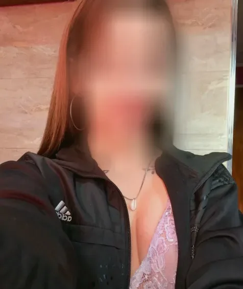 Isabell, 27