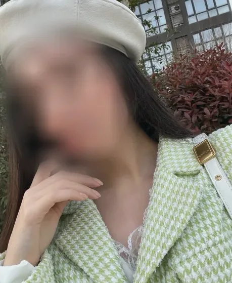 Melanie, 39