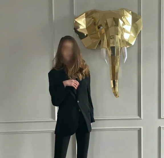 Neele, 33