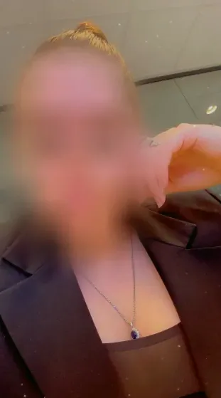 Selina, 32