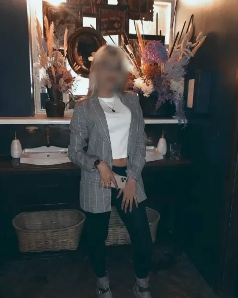 Sophie, 35