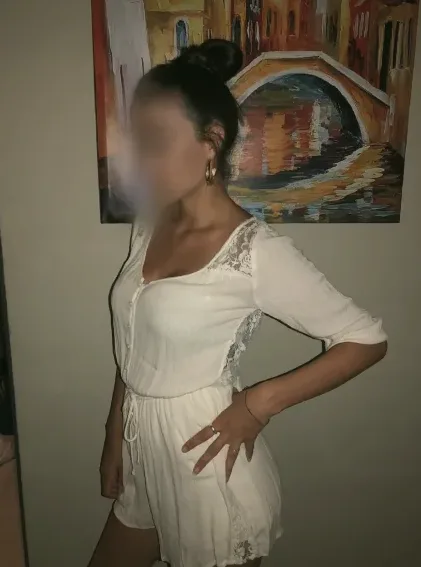 Yvonne, 32